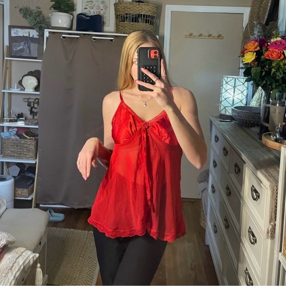 Vintage delicates red split front blouse tank top with rose details - Picture 2 of 16